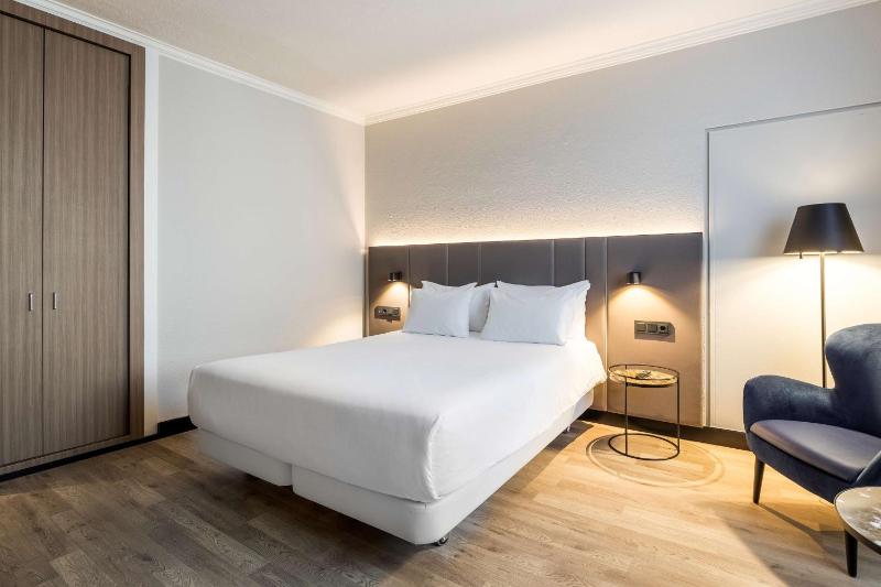 Superior Double or Twin Room image 3