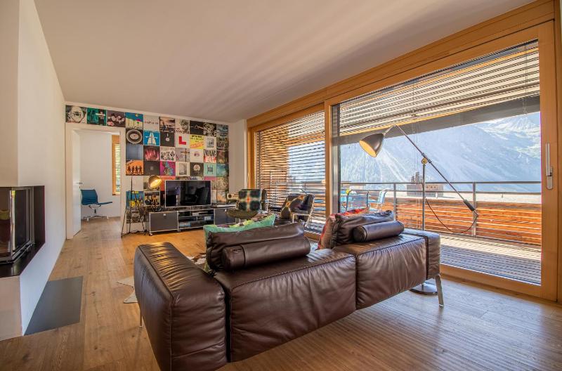 Three-Bedroom Apartment image 3