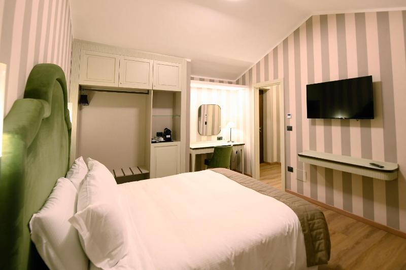 Superior Double Room image 1