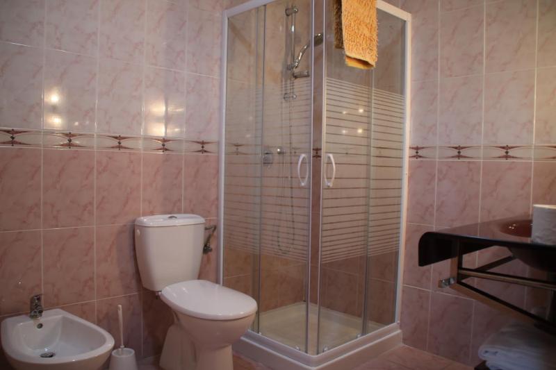 Double Room image 3
