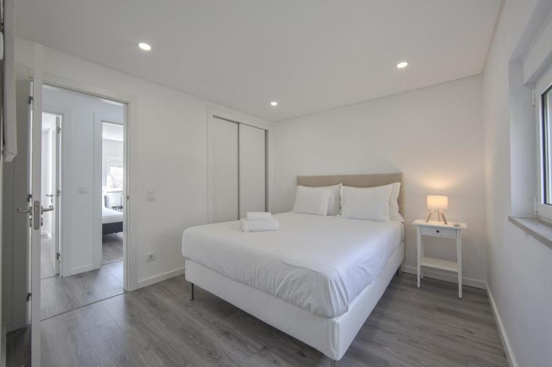 Olivais Modern by Homing - image 9