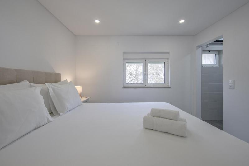 Olivais Modern by Homing - image 8