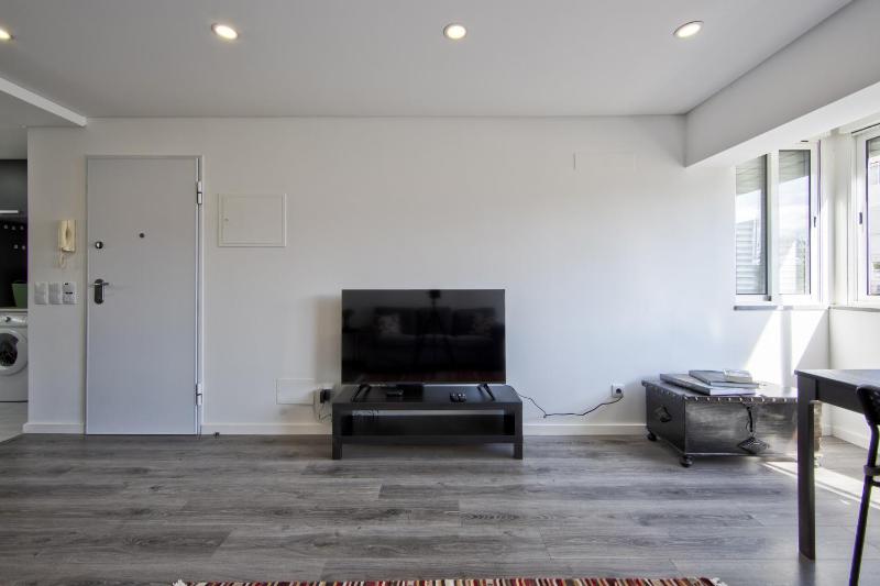 Olivais Modern by Homing - image 12