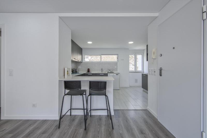 Olivais Modern by Homing - image 15