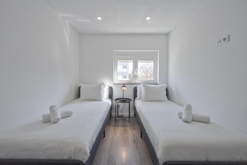 Olivais Modern by Homing - image 16