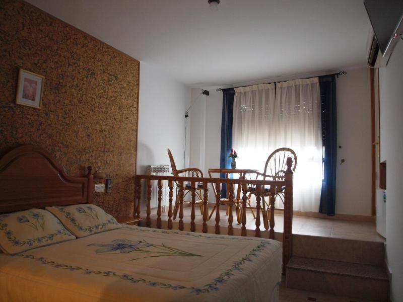Standard Double Room image 3