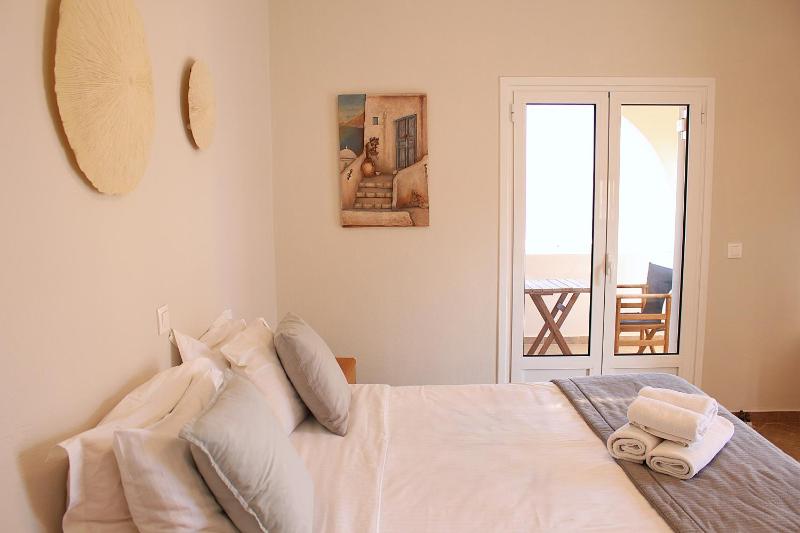 Double Room with Balcony and Sea View image 3