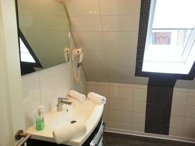 One-Bedroom Suite image 3
