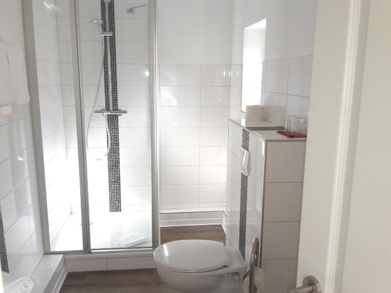Small Double Room image 4