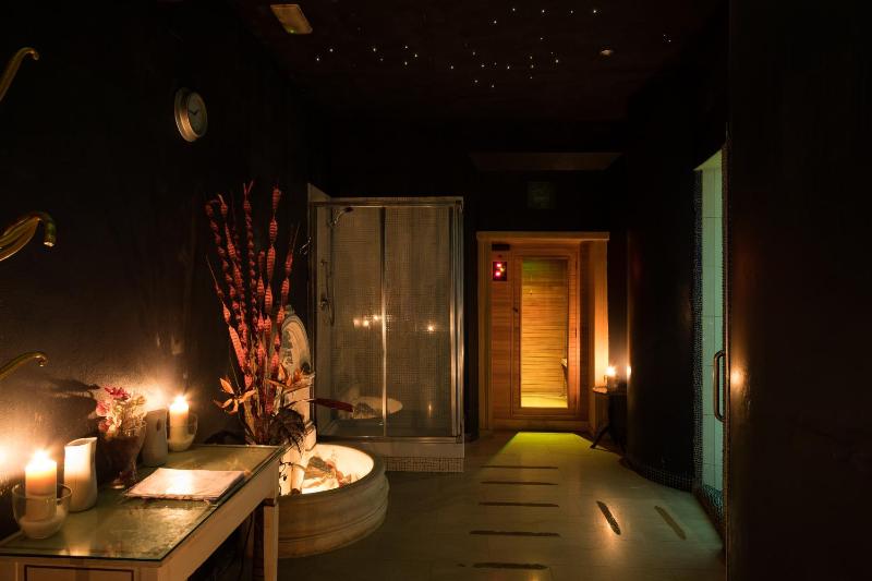 Double or Twin Room with Spa Access image 1