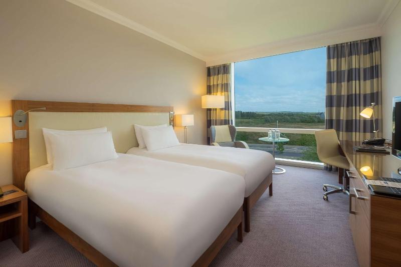 Deluxe Twin Room image 4