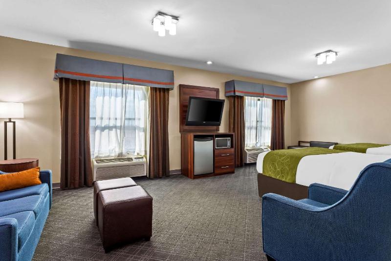 Queen Suite with Two Queen Beds - Accessible/Non-Smoking image 1