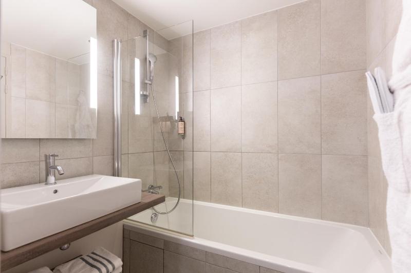 Double room without view image 3