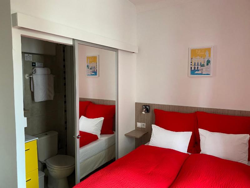 Standard Double Room with Air-conditioning image 4