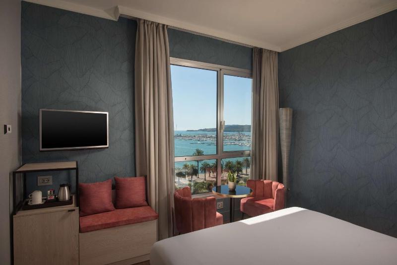Superior Double or Twin Room with View image 4
