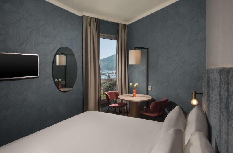 Superior Double or Twin Room with View image 2