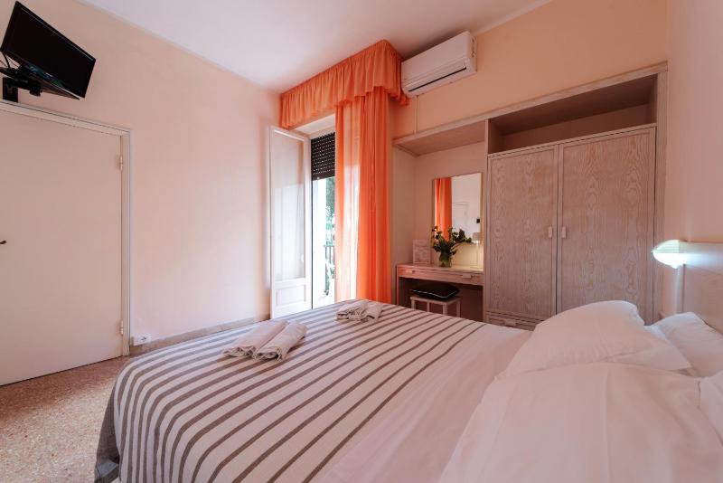 Frank's Hotel - image 4