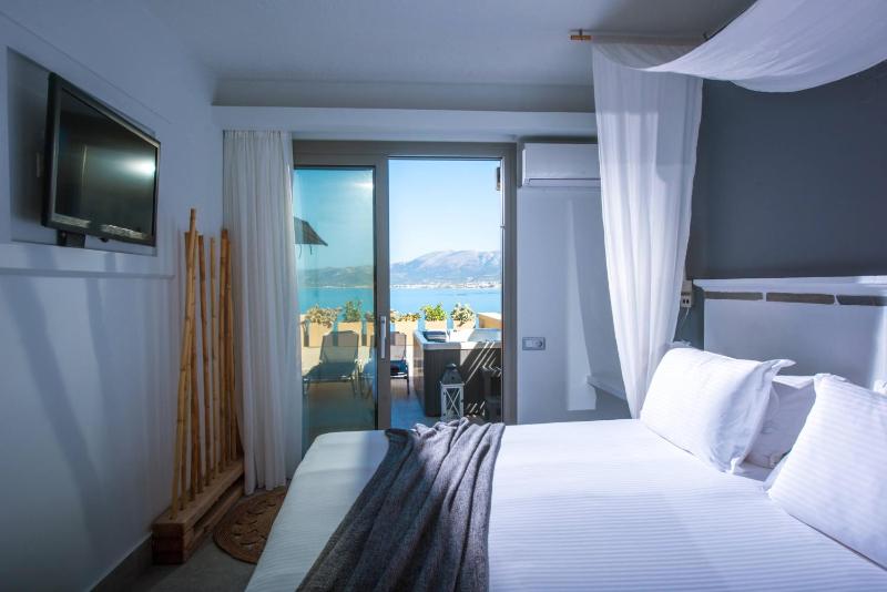 Family Two-Bedroom Apartment with Sea View  image 1