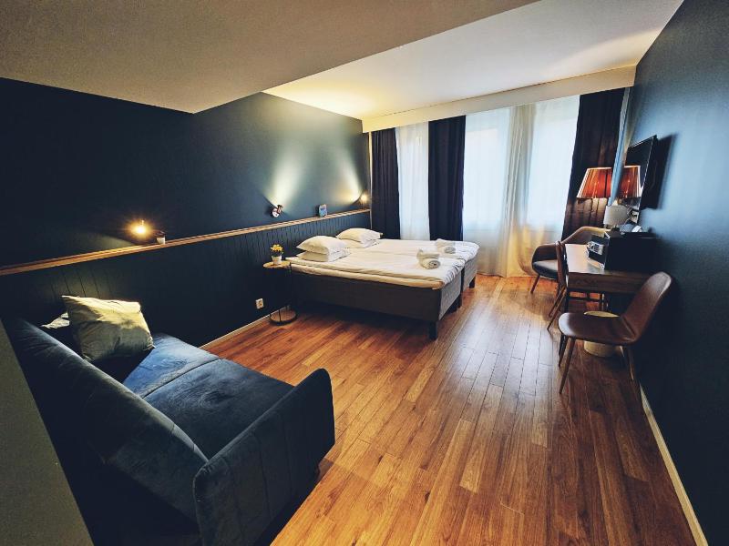 Double/Twin Room with Sofa Bed image 1