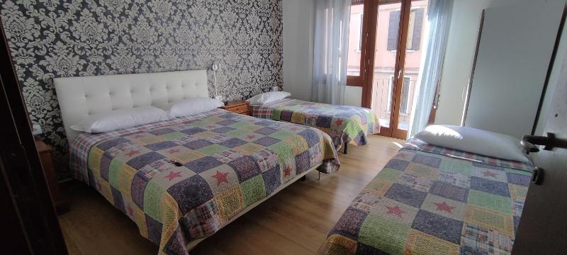 Triple Room with Private External Bathroom image 2