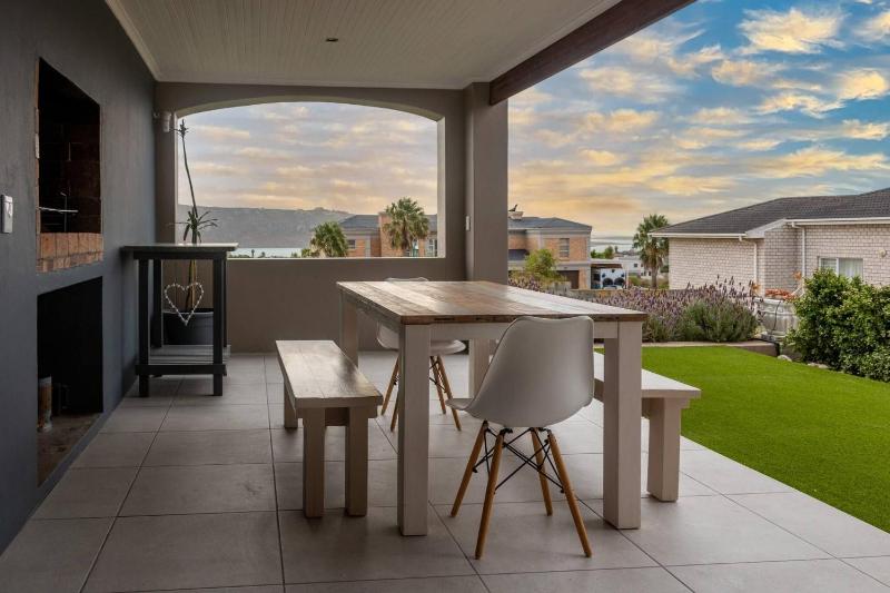 Serene Langebaan Getaway with Garden and pool views - image 2