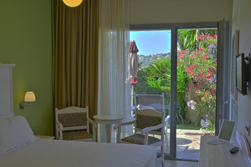 Standard Double Room image 3