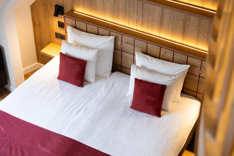 Superior Deluxe Double or Twin Room  image 3