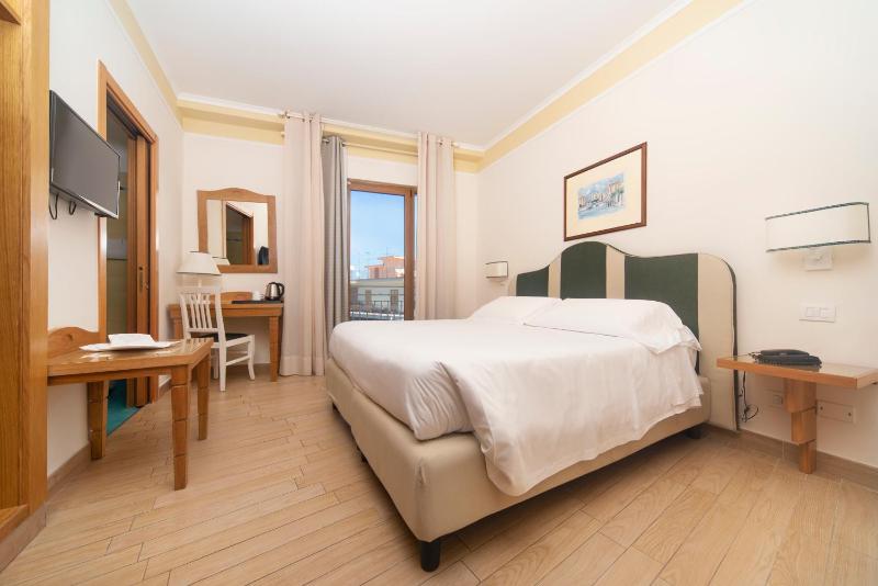 Classic Double Room with Balcony image 3