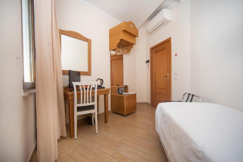 Classic Single Room image 1