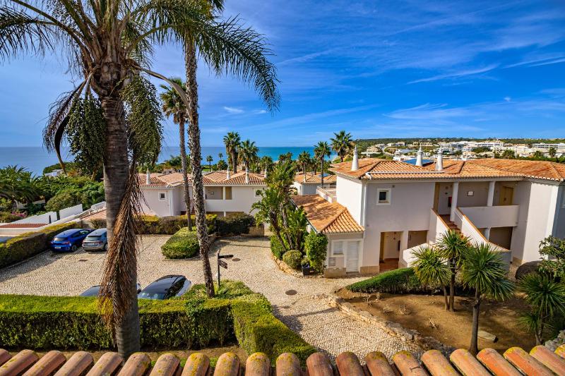 One-Bedroom Apartment with Sea View image 2