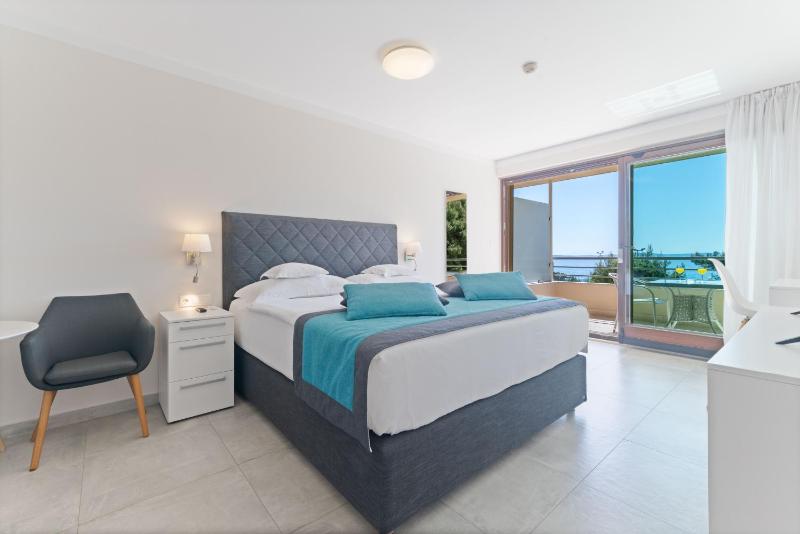 Double Room with Balcony image 1