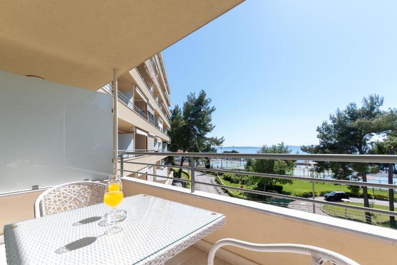 Double Room with Balcony image 3