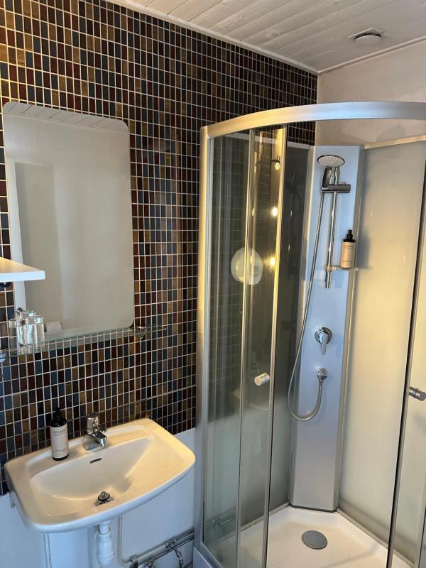 Double Room with Lake View image 2
