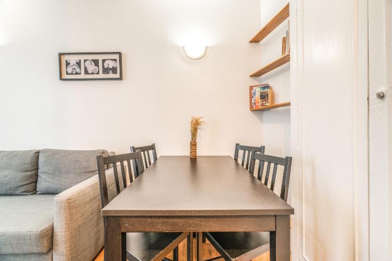 One-Bedroom Apartment image 4