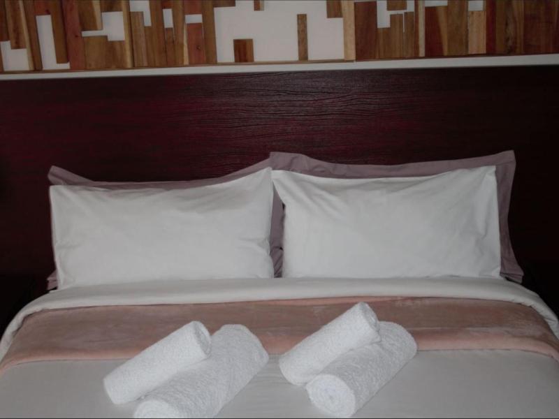 Diplomat Boutique Self-Catering Studios - image 7