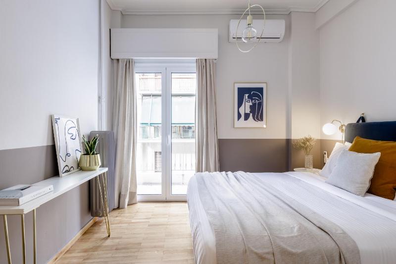 Divine 1BR Apartment near the Acropolis museum - image 3