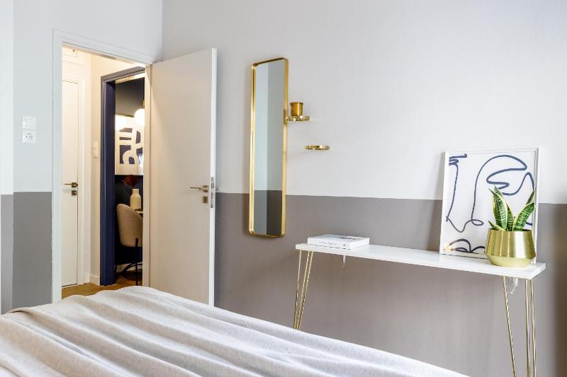 Divine 1BR Apartment near the Acropolis museum - image 8