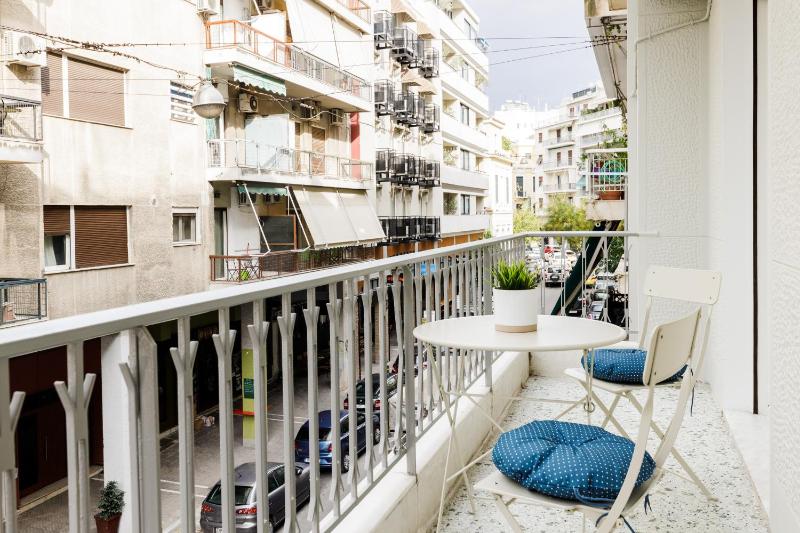 Divine 1BR Apartment near the Acropolis museum - image 10