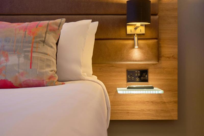 Moxy Peak Sleepers, Guest room, 1 Queen, City view image 3