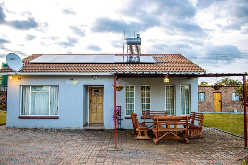 2Bed-4Guests-Garden-NearCentre&Attractions - image 1