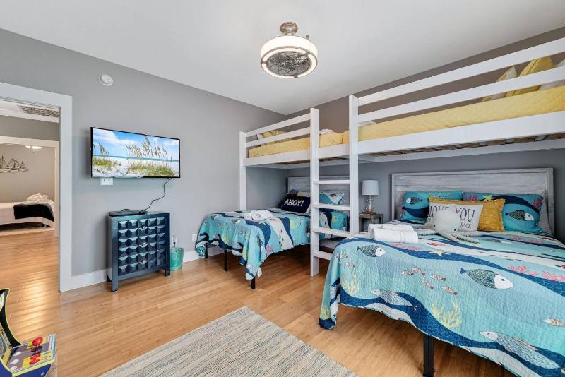 5003 Rookery 3 Sea Pearl with 2 pools beach access beach tent wagon chairs etc - image 3
