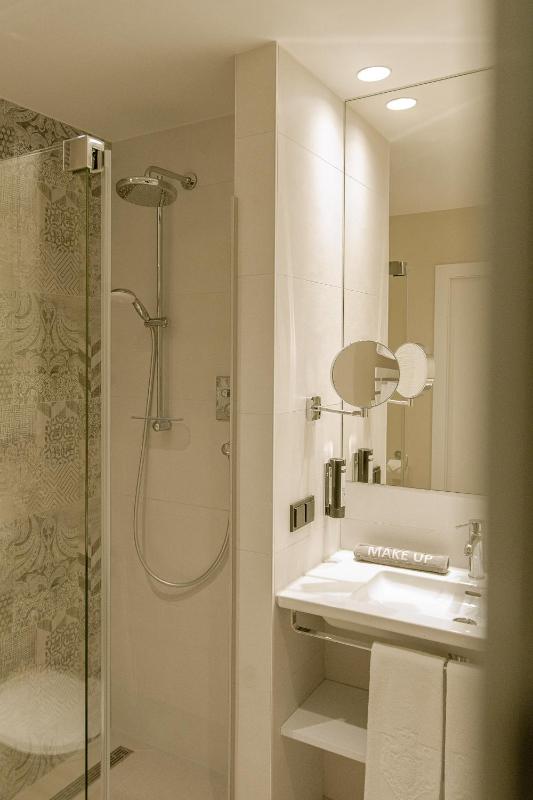 Superior Double Room image 4