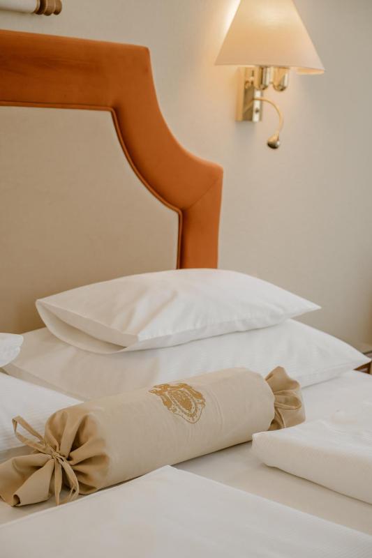 Double Room image 3