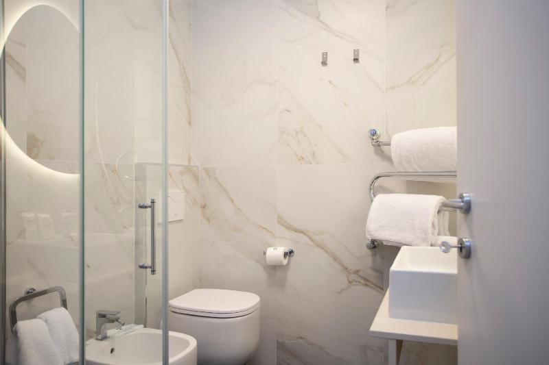Single Room with Balcony image 3