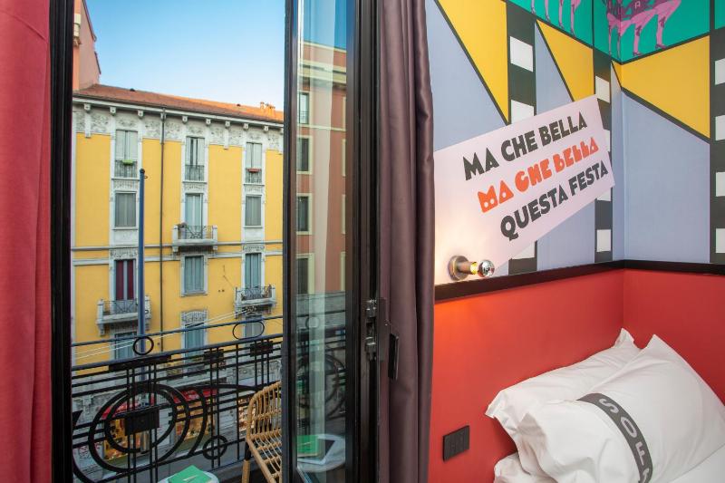 Single Room with Balcony image 1