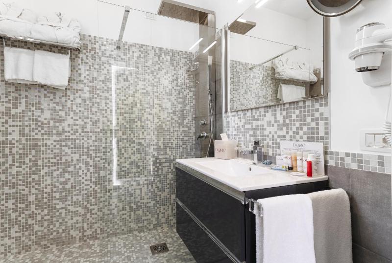 Superior Double Room with Private Heated Pool image 1