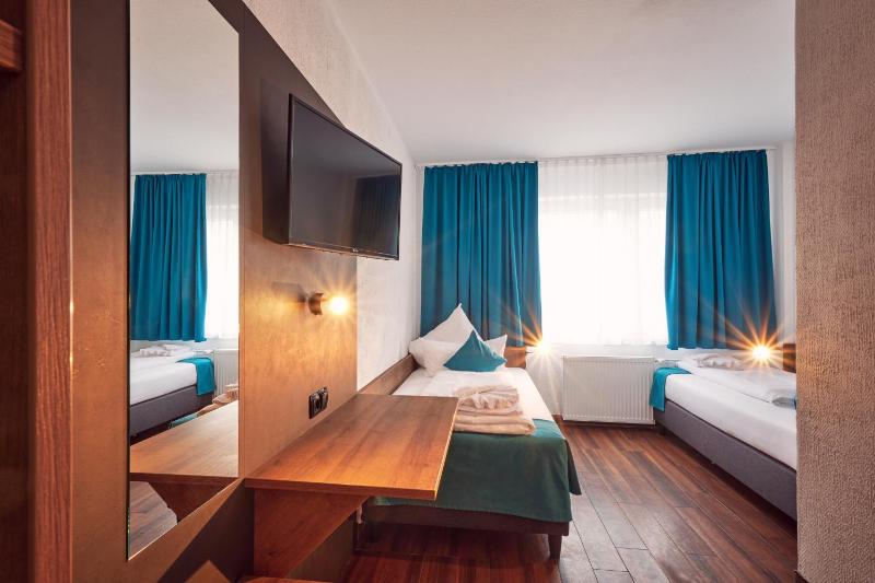 Deluxe Twin Room image 2