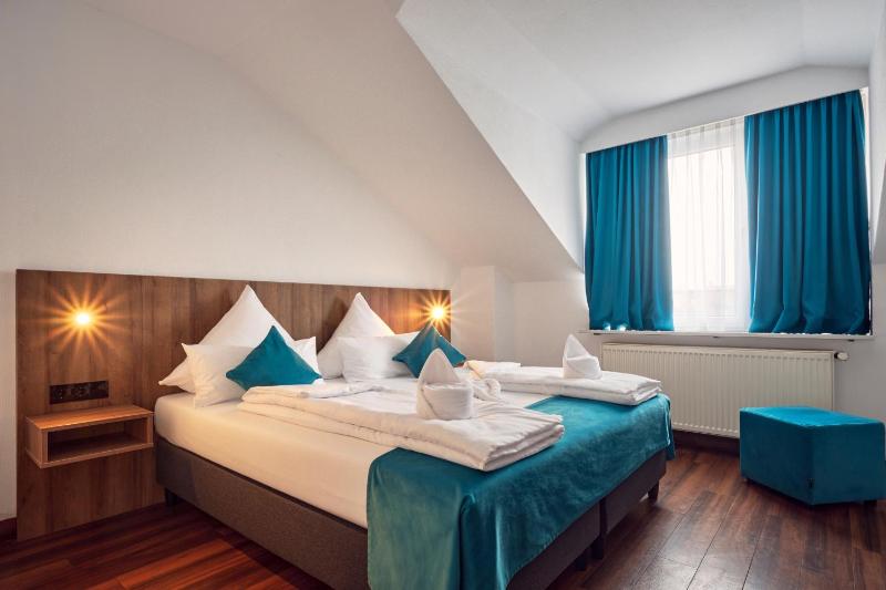 Deluxe Double Room image 3