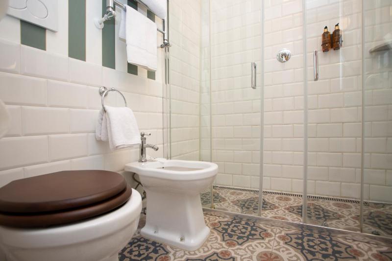 Deluxe Double Room image 3