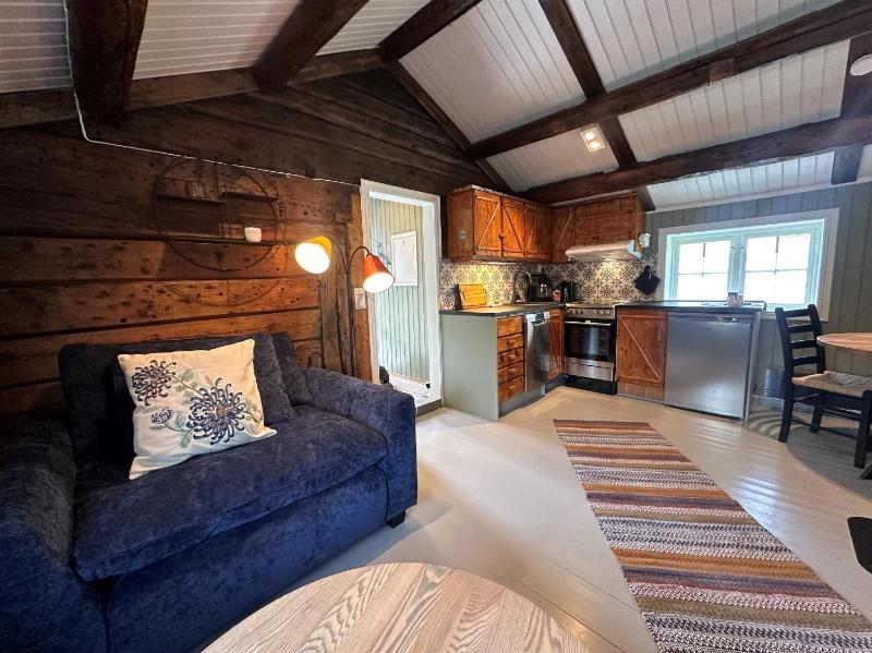 One-Bedroom Cabin image 3